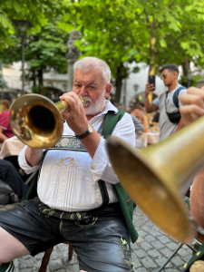 Die Bräuhaus Musikanten in unserem schönen Biergarten.